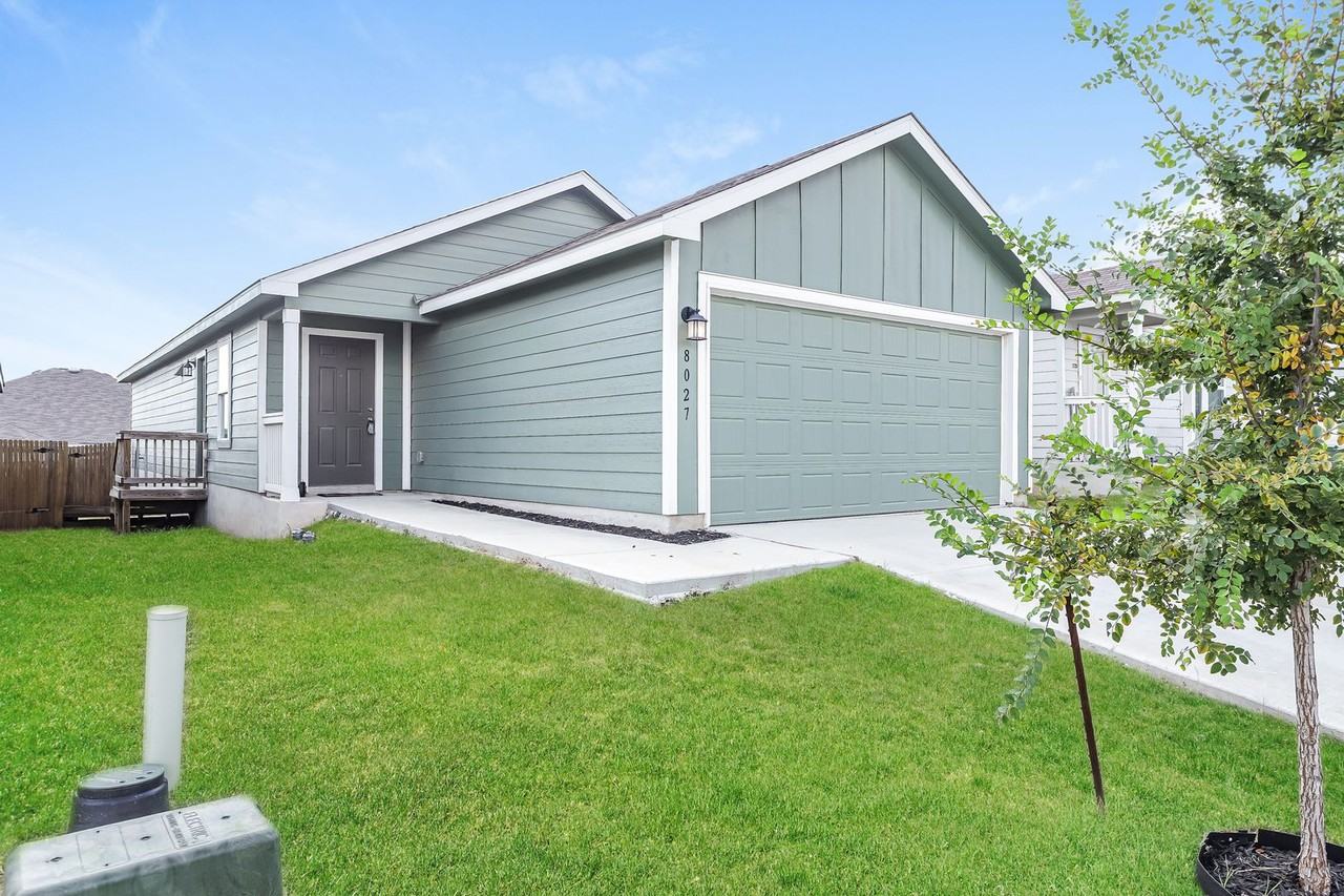 8027 Nube Medina - Photo 2 of 15