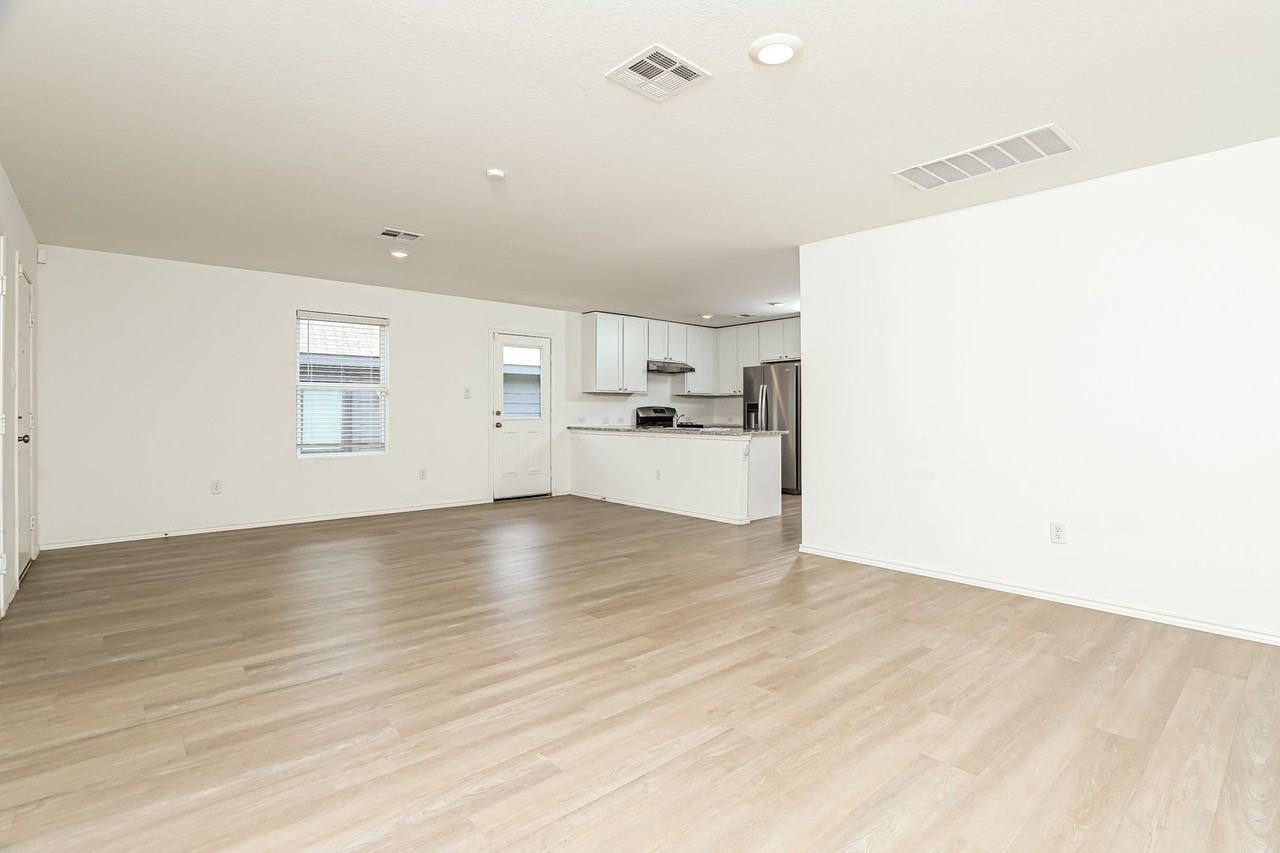 8027 Nube Medina - Photo 4 of 15