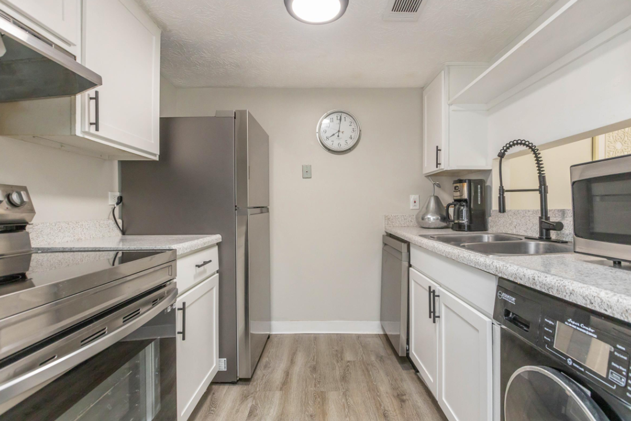 Palms at 2800 - Photo 7 of 22