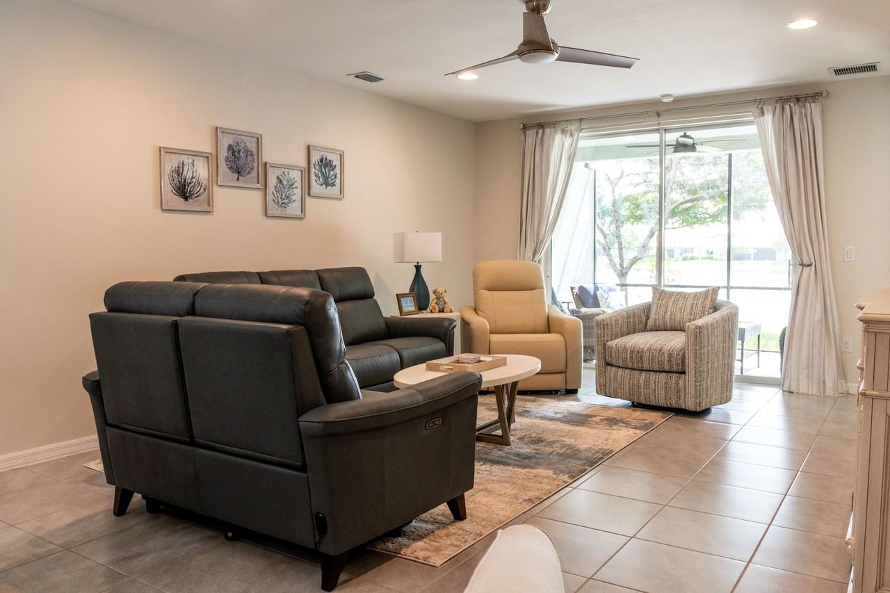 14888 Edgewater Cir - Photo 4 of 34