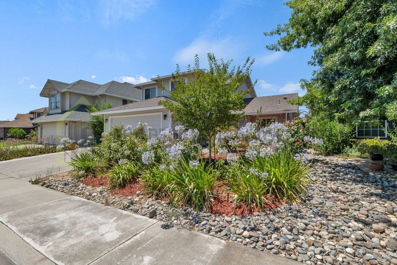 8371 Honeycomb Way - Photo 2 of 44
