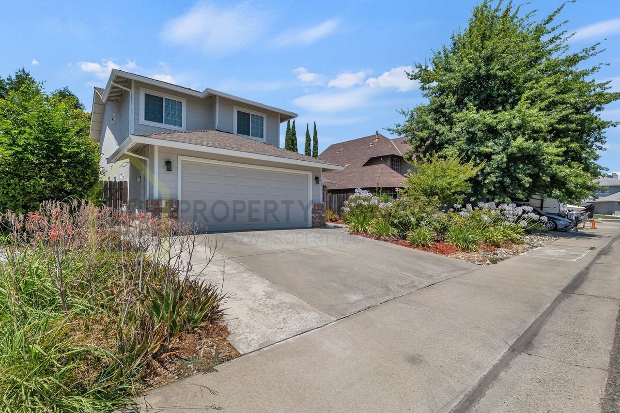 8371 Honeycomb Way - Photo 3 of 44