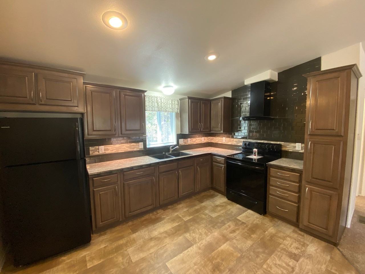 52515 Pine Dr - Photo 4 of 32