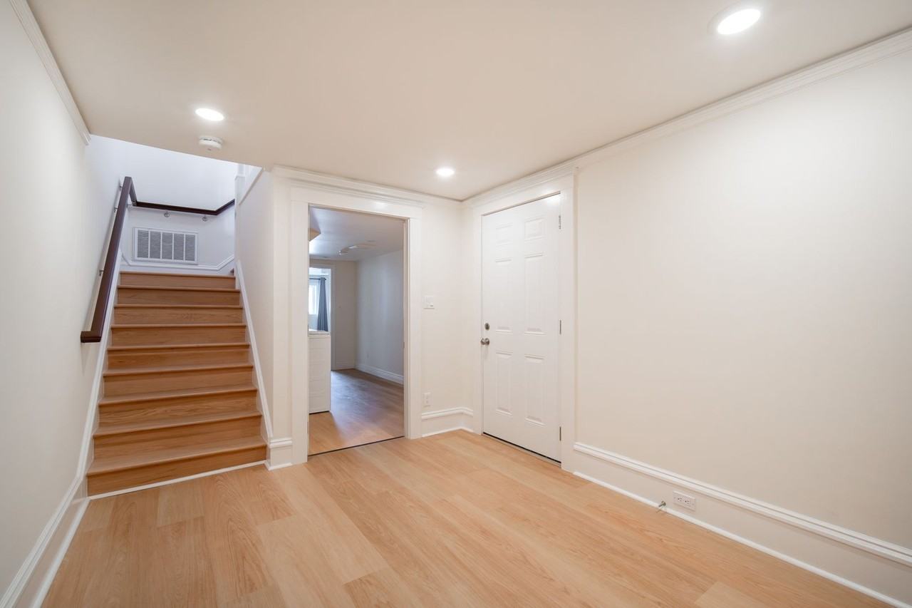 566 35th Ave - Photo 2 of 33