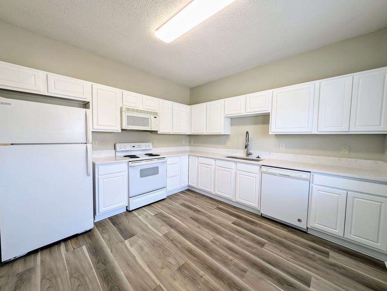 220 Misty Groves Cir - Photo 3 of 25