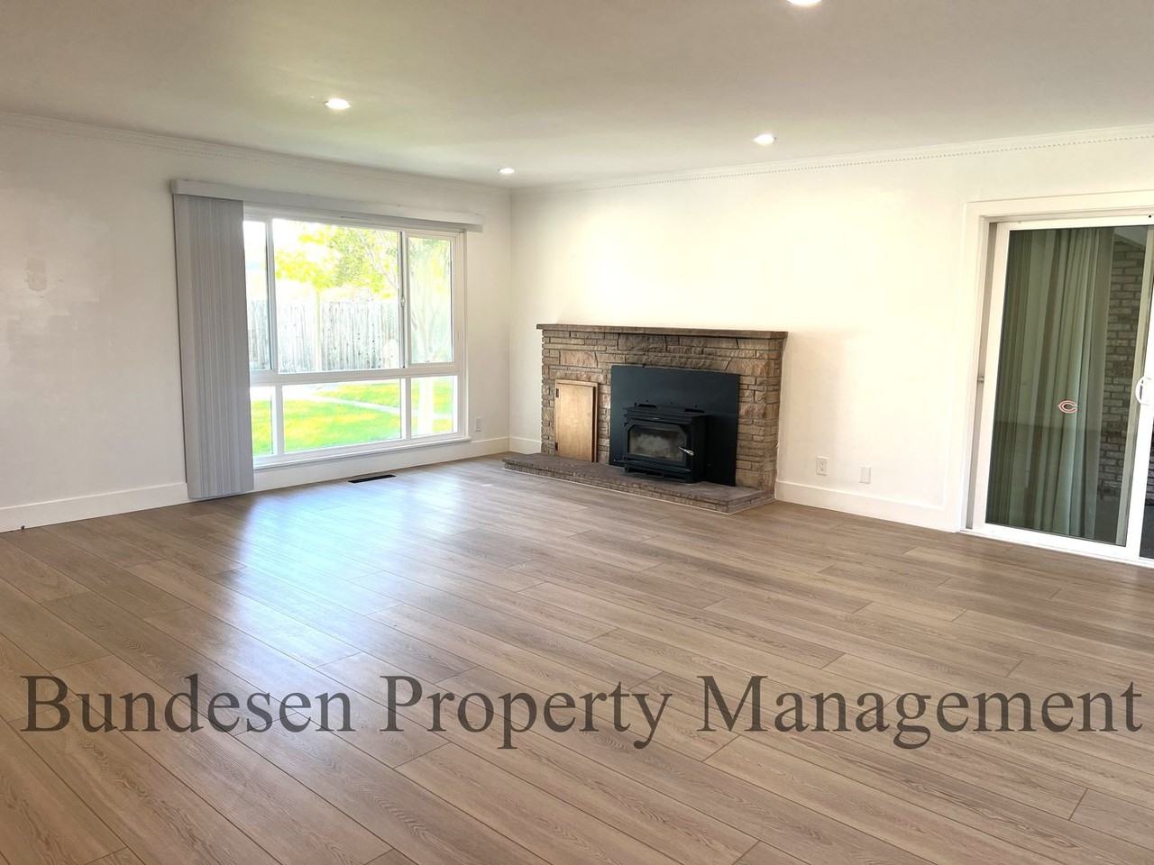 7345 Stony Point Rd - Photo 3 of 34