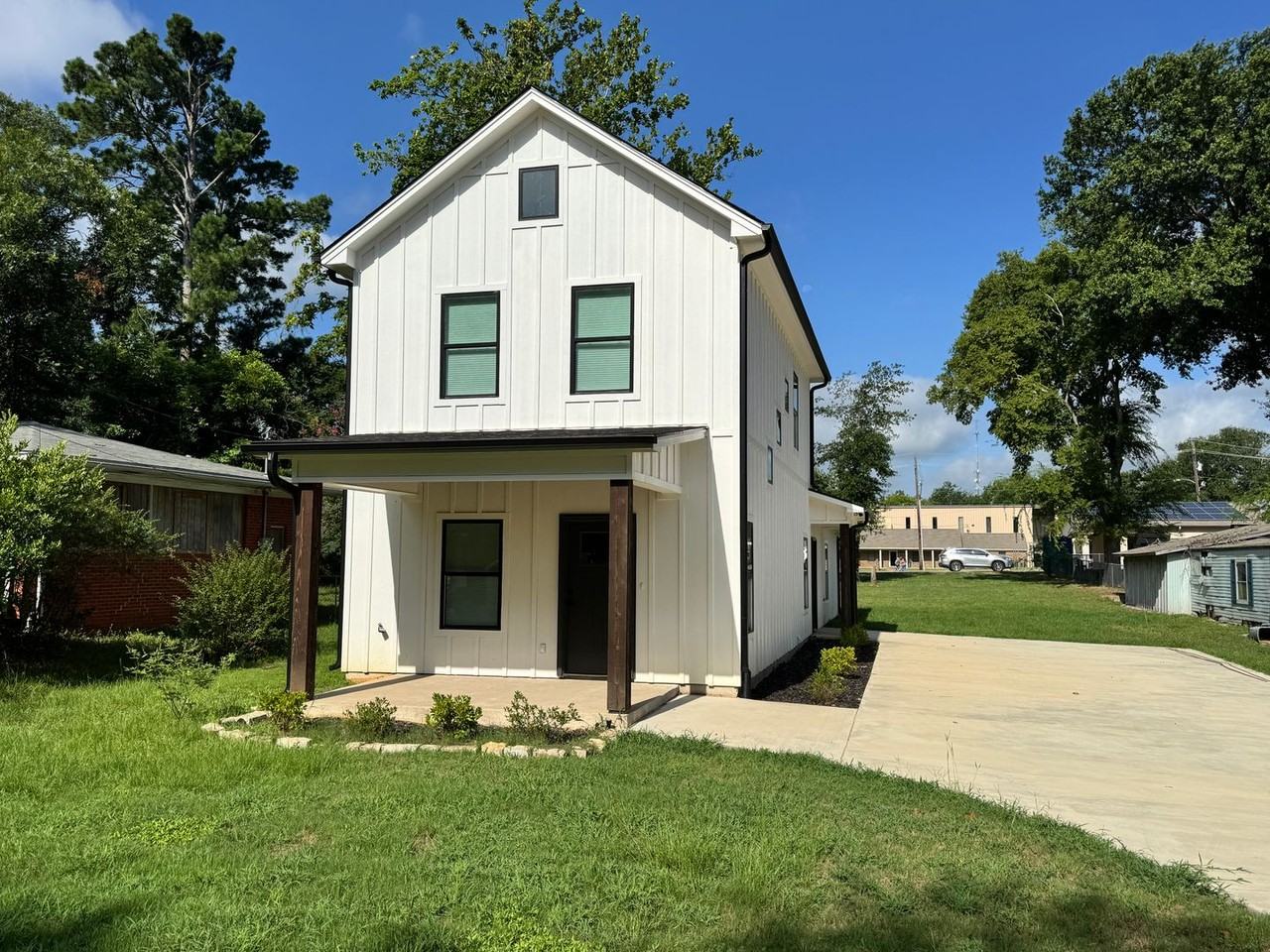 111 S College St - Photo 2 of 35