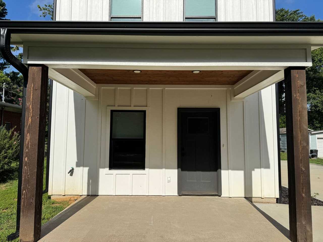 111 S College St - Photo 3 of 35