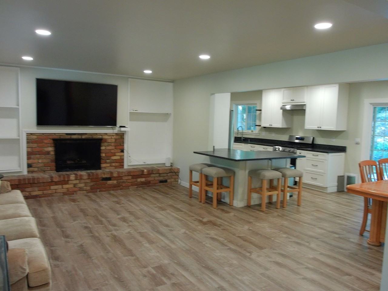 996 Thrushwood Dr - Photo 4 of 32