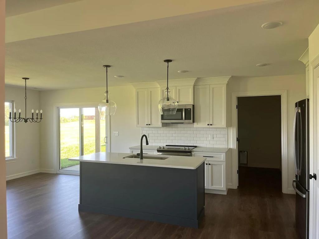 1817 Wes Milligan Ln - Photo 2 of 10