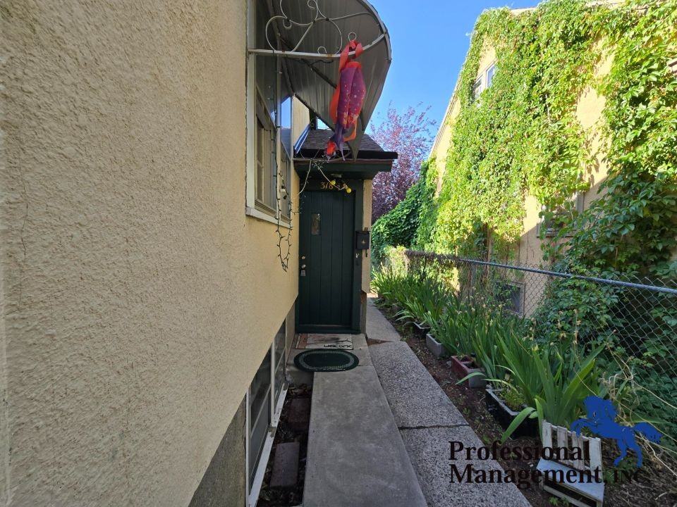 318 1/2 Yellowstone Ave - Photo 2 of 8