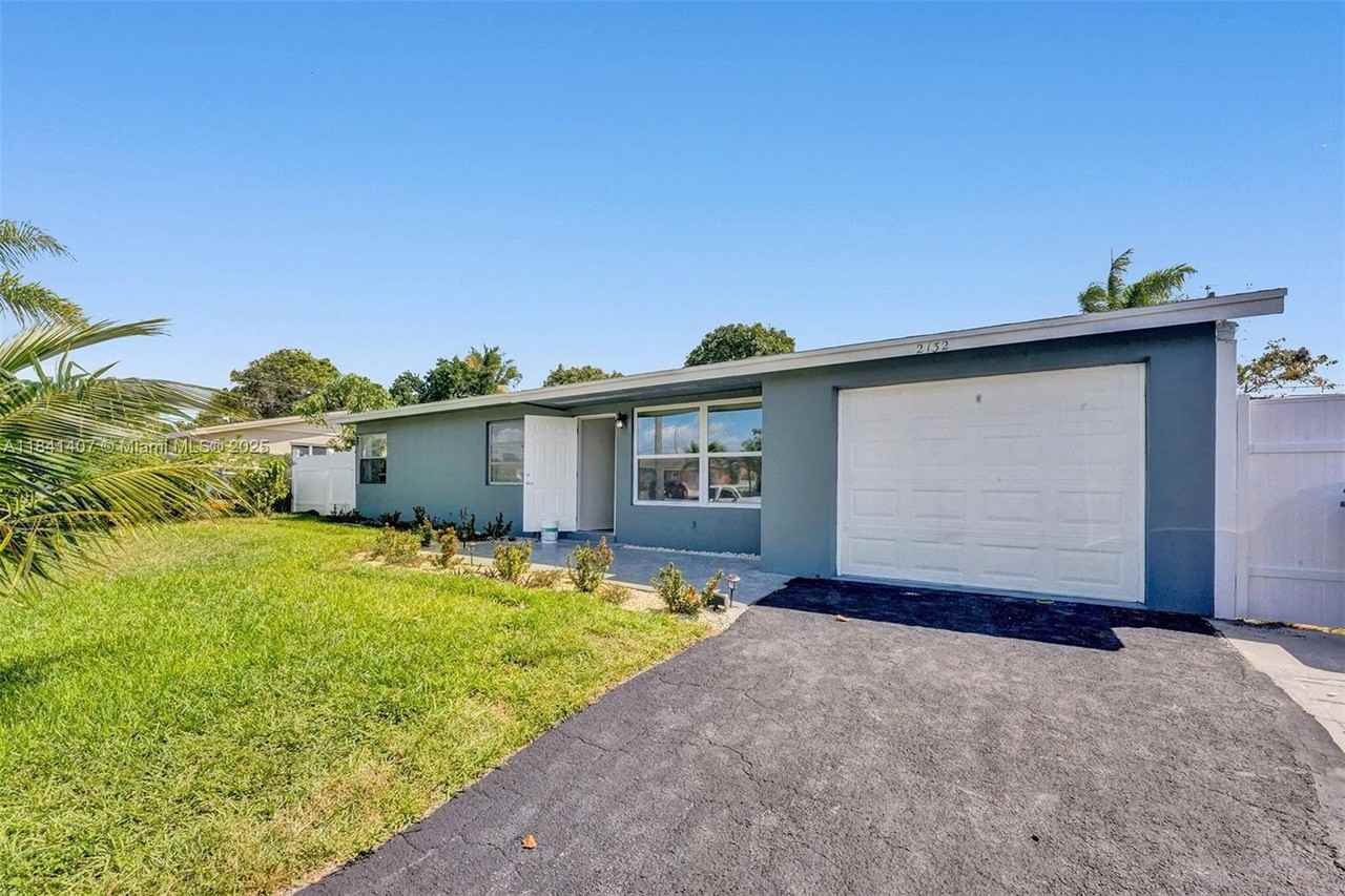 2132 Sw 13th St - Photo 3 of 17