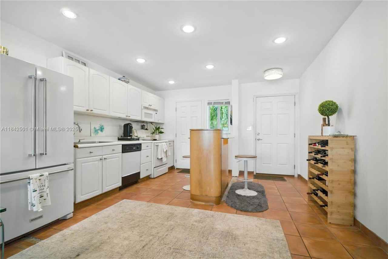 1170 Ne 191st St #A21 - Photo 2 of 16