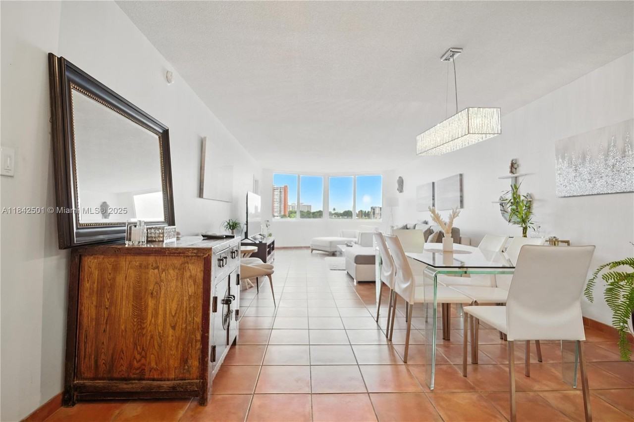 1170 Ne 191st St #A21 - Photo 4 of 16