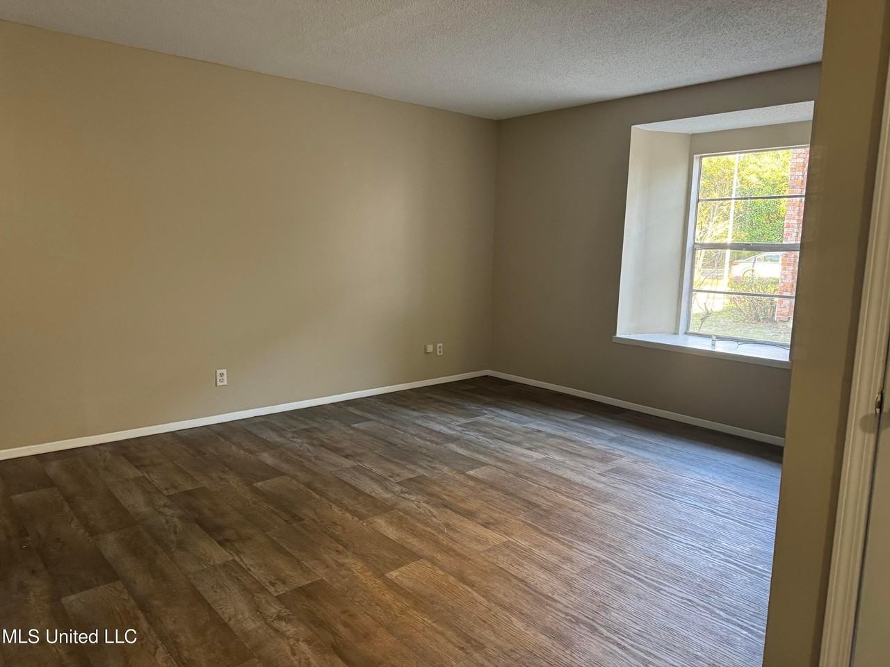 2804 Dubarry Dr - Photo 3 of 14