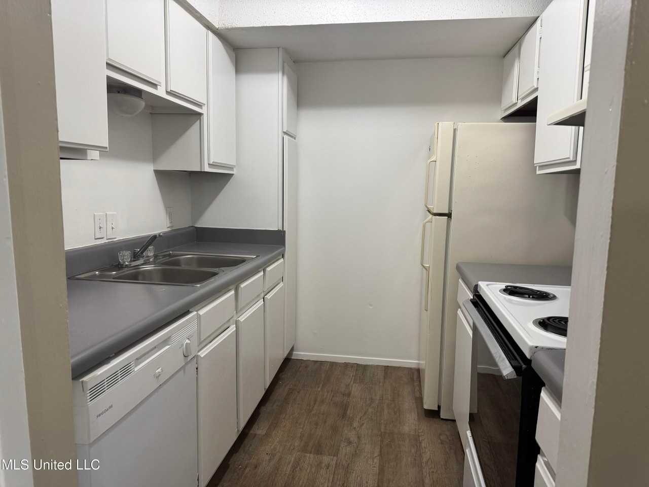 2804 Dubarry Dr - Photo 5 of 14