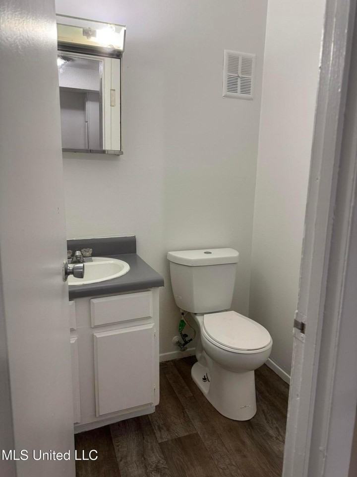 2804 Dubarry Dr - Photo 6 of 14