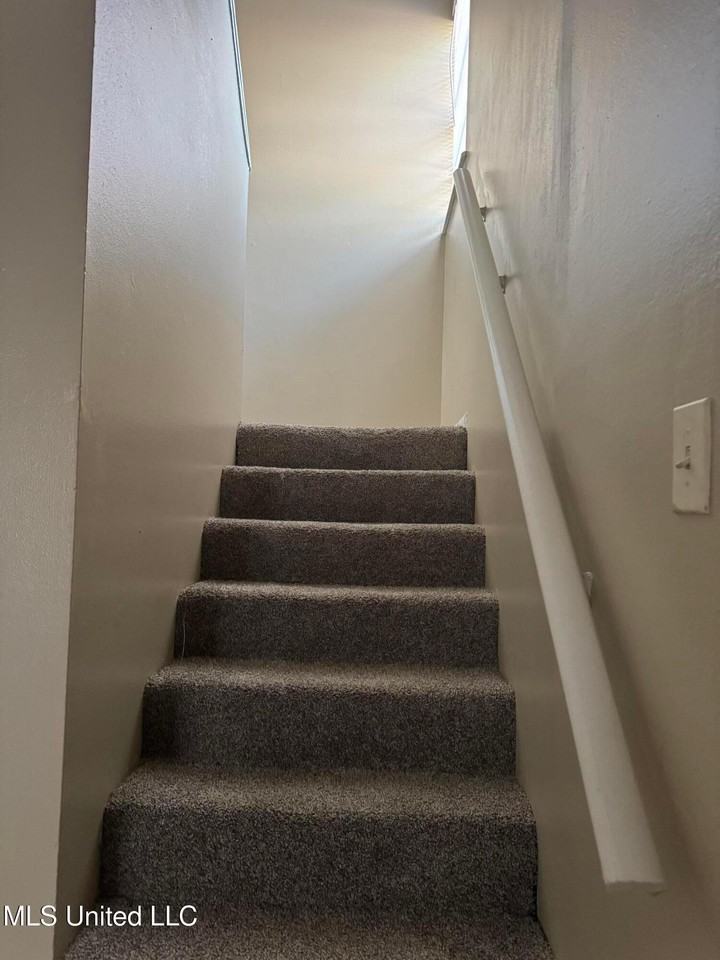 2804 Dubarry Dr - Photo 7 of 14