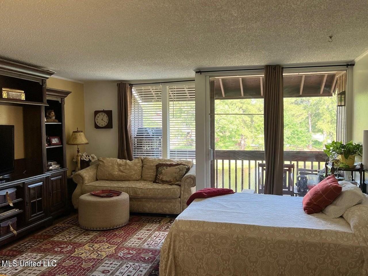 206 Lakeside Villa - Photo 3 of 13