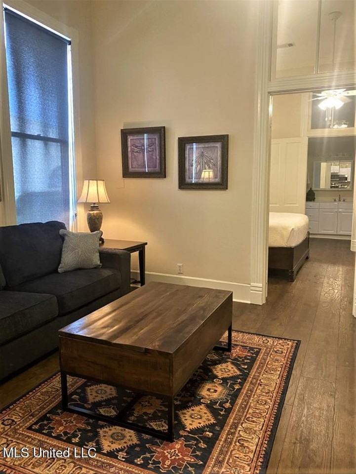 105 N Pearl St - Photo 6 of 29