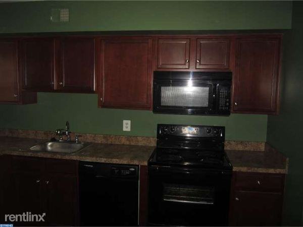 Oxford of Blue Bell - Photo 3 of 10