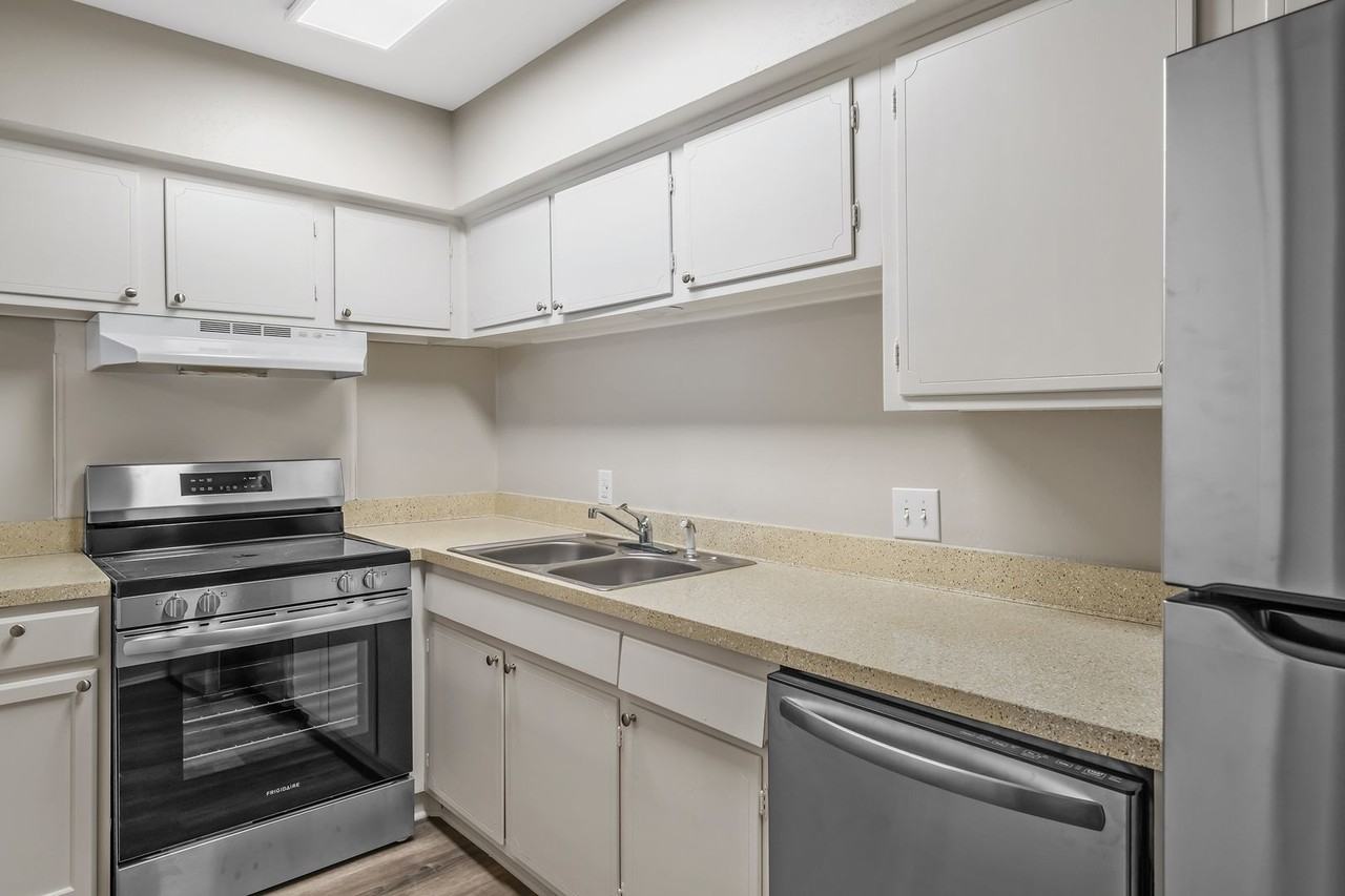 Barclay Apartments - Photo 5 of 22