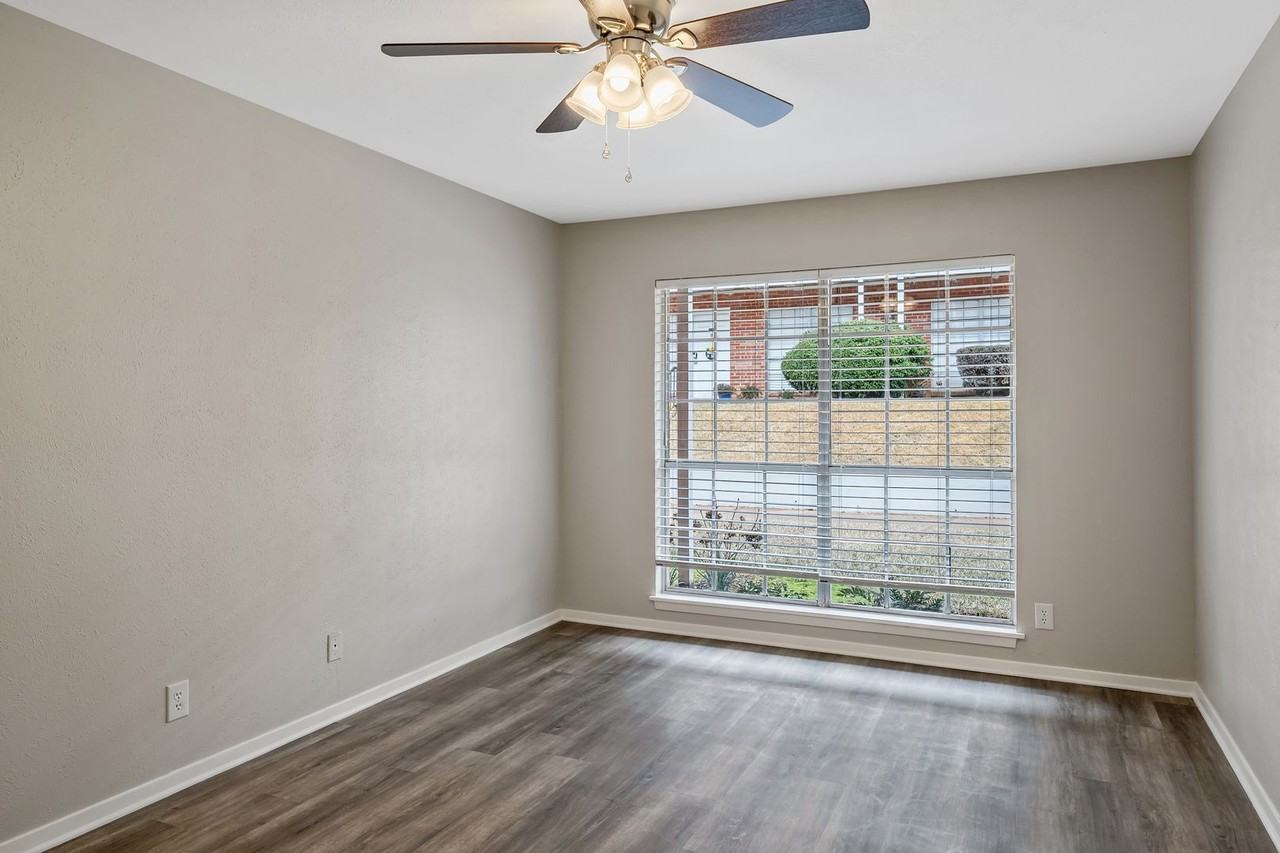 Barclay Apartments - Photo 6 of 22