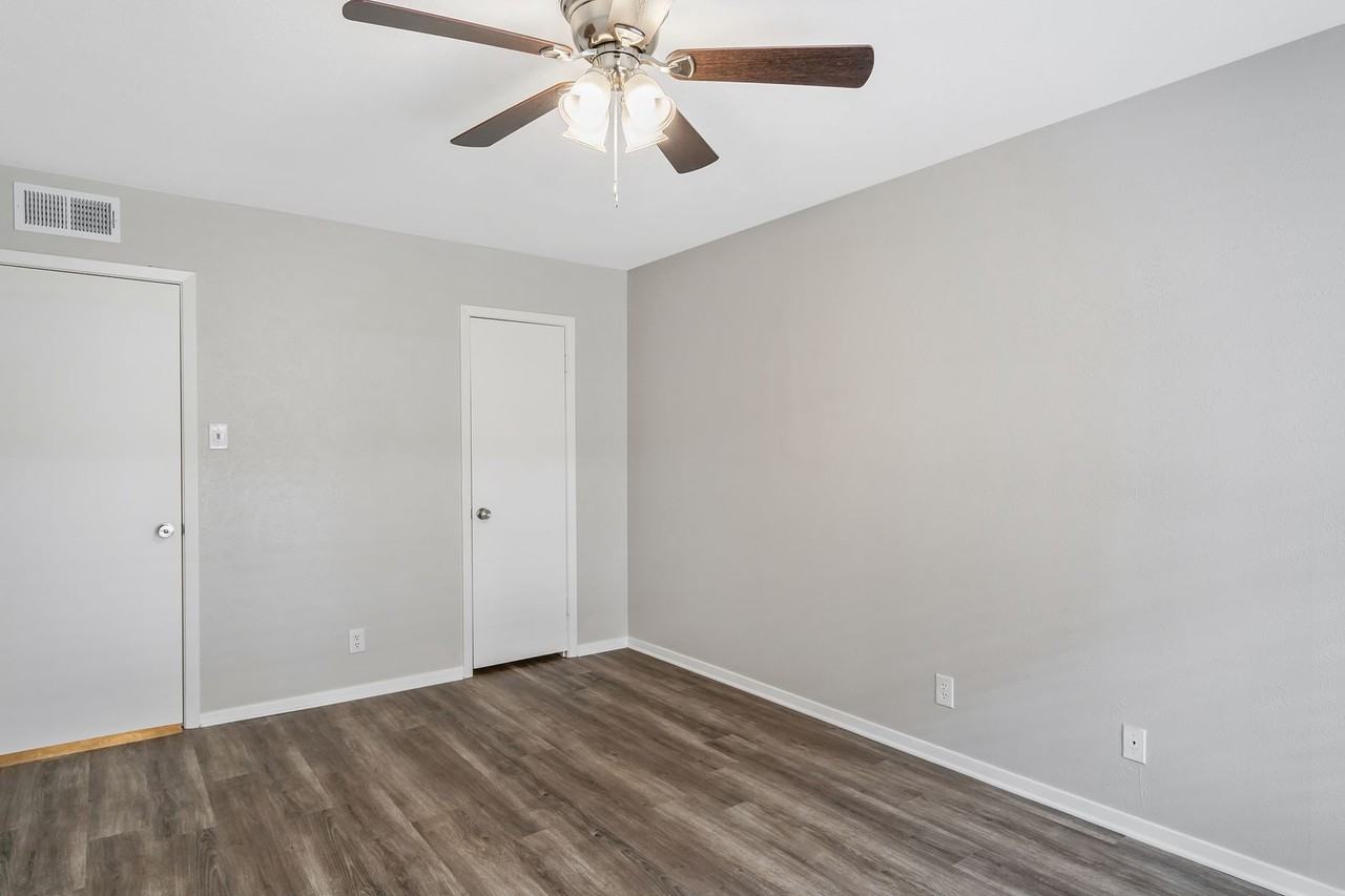 Barclay Apartments - Photo 7 of 22