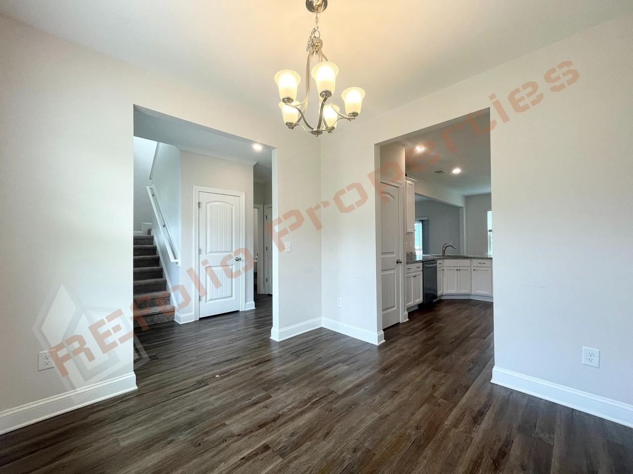 321 Quarryrock Rd - Photo 4 of 32