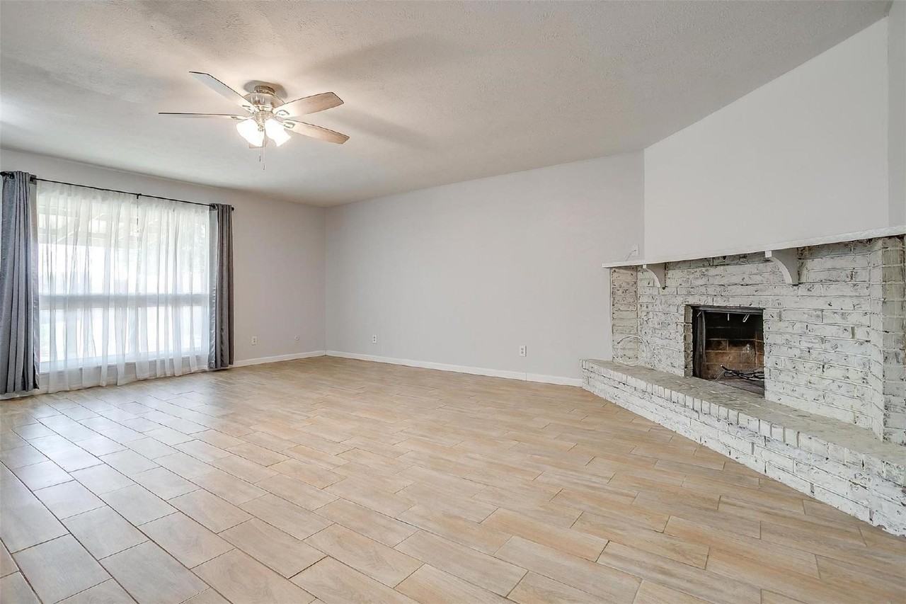 6305 Sunset Rd - Photo 3 of 16