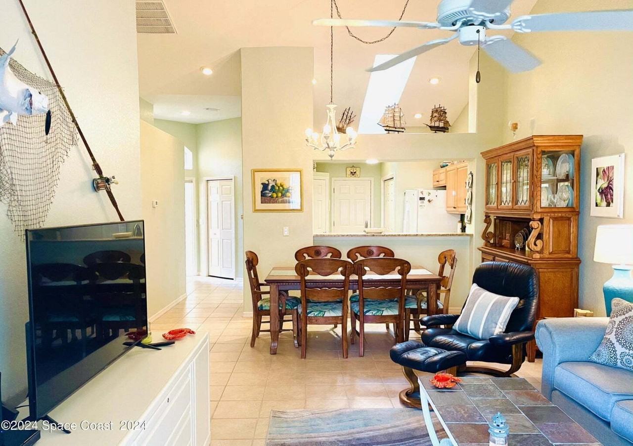 5569 Cord Grass Ln - Photo 4 of 15