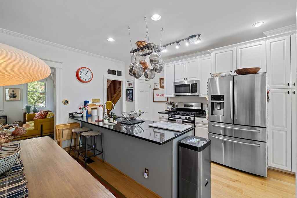 1403 A St Se - Photo 6 of 17