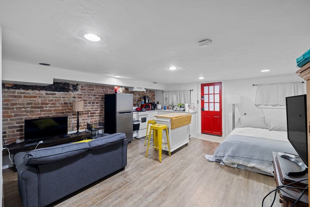 1403 A St Se - Photo 5 of 17