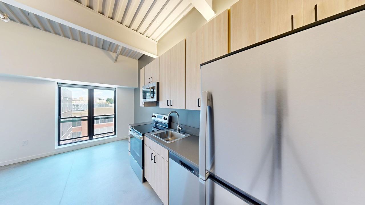 418 East Grand - Photo 7 of 50