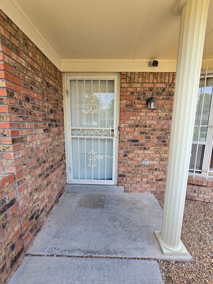 9620 Admiral Dewey Ave Ne - Photo 2 of 34