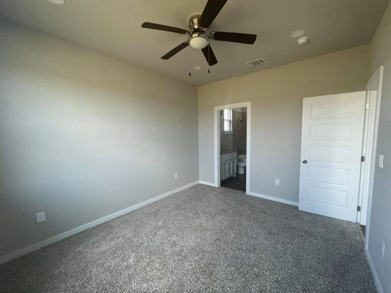 112 Crimson Ave #B - Photo 3 of 8