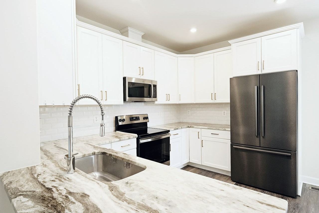 126 Longwood Dr #C - Photo 3 of 13