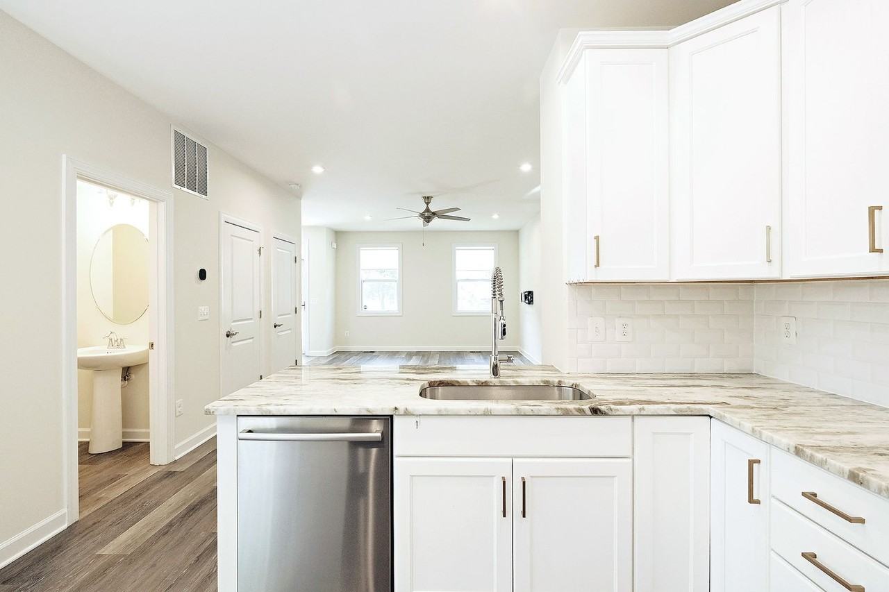 126 Longwood Dr #C - Photo 4 of 13