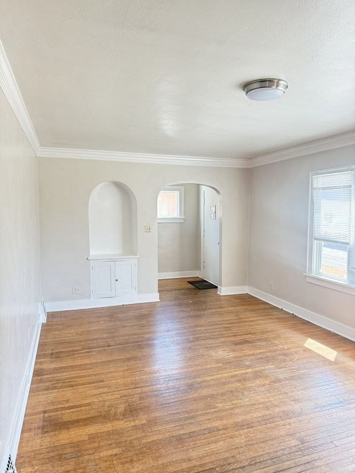 1218 Ellis St - Photo 3 of 18