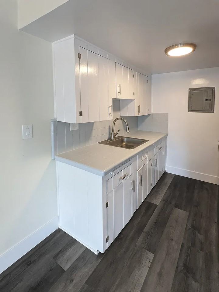 3602 Carmona Ave #13 - Photo 3 of 11