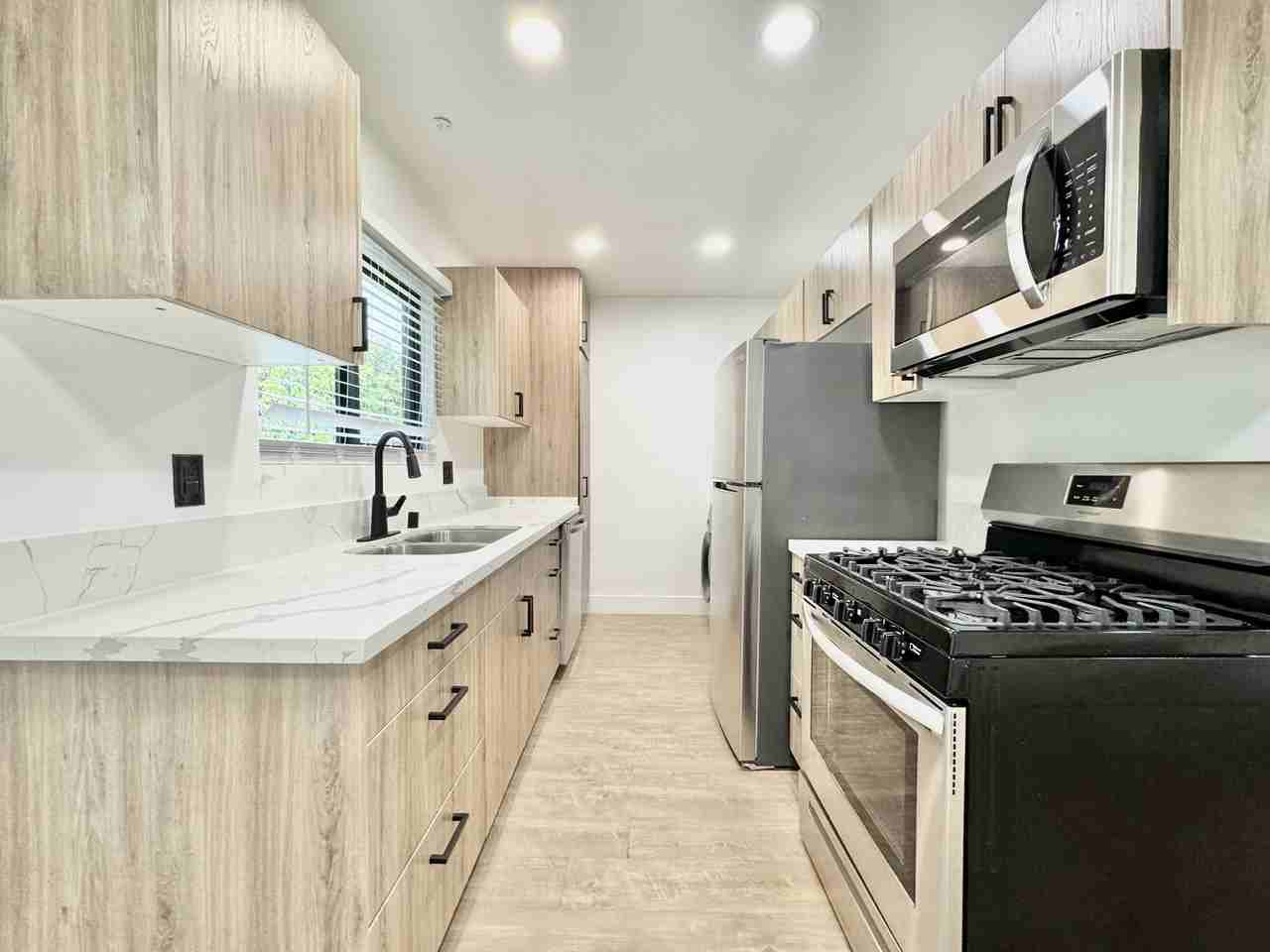 412 Brooks Ave #B - Photo 2 of 10