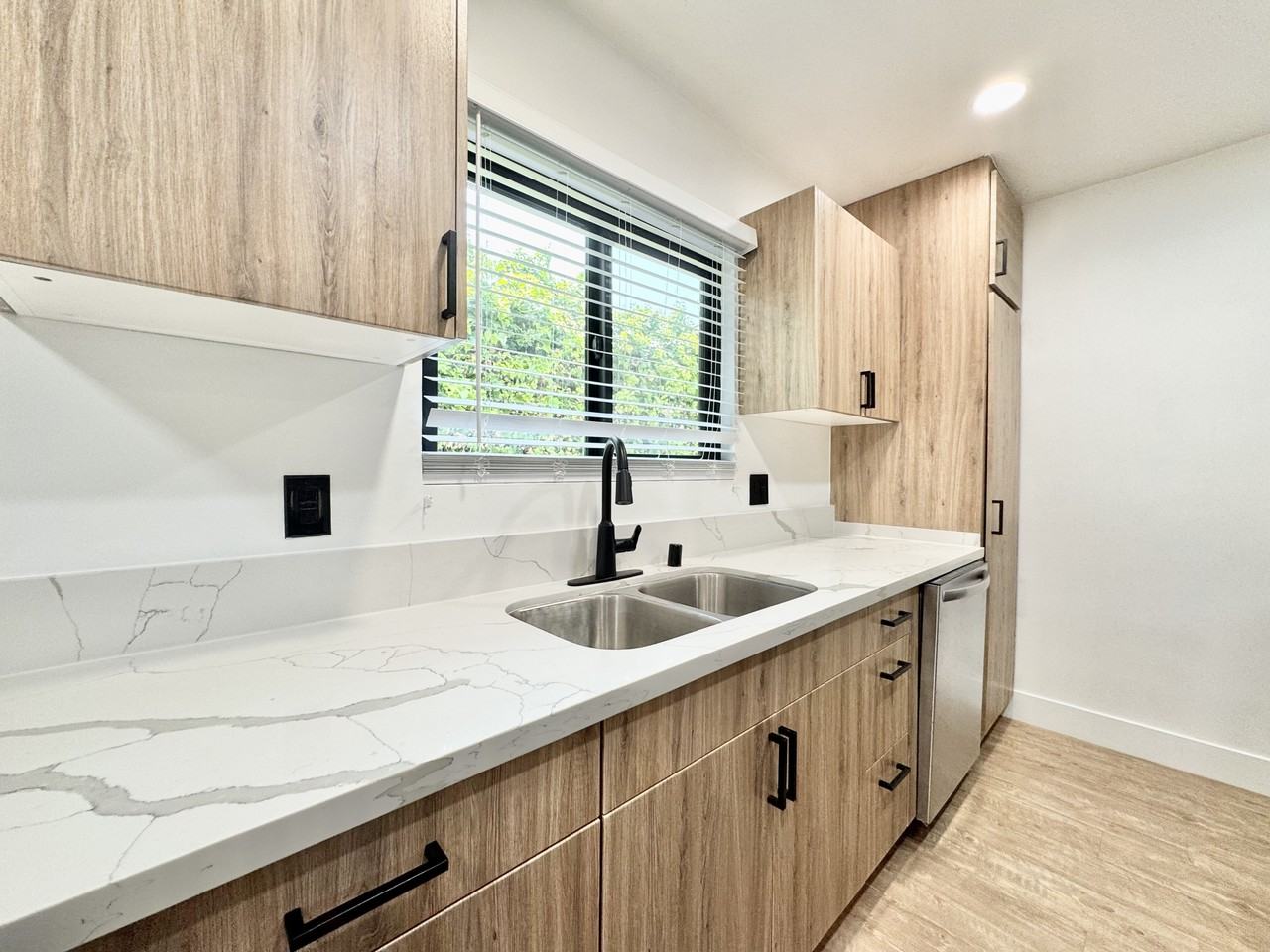 412 Brooks Ave #B - Photo 3 of 10