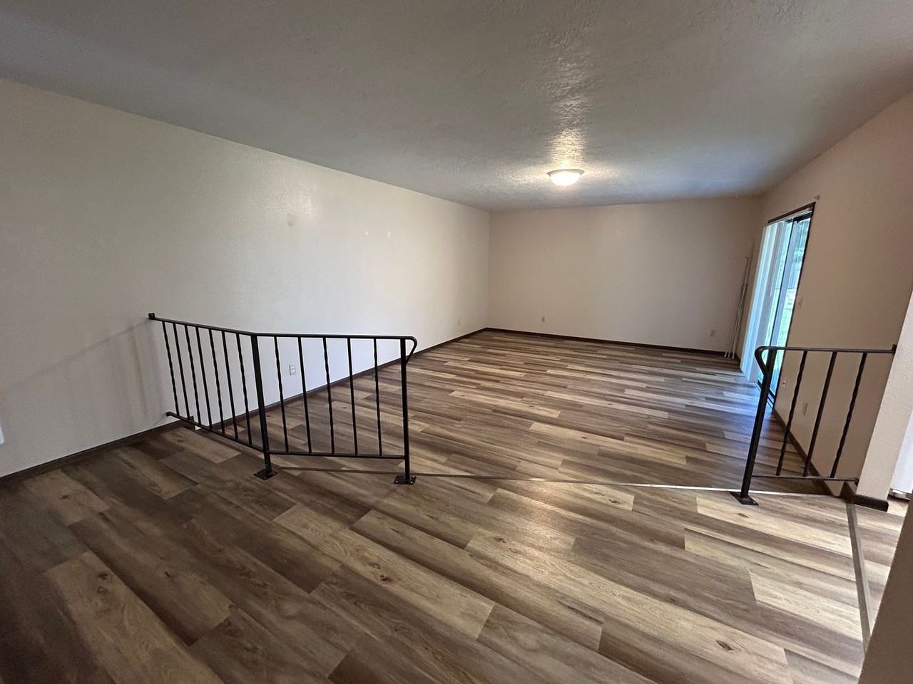 4007 Rosewood St - Photo 3 of 25