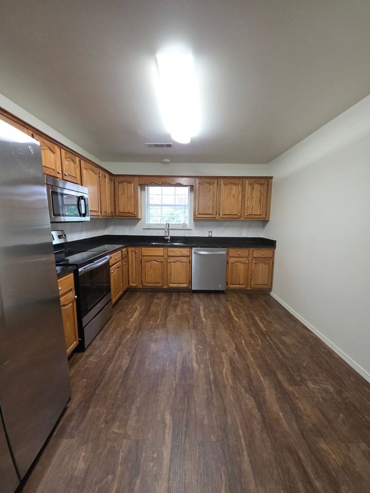 611 Preston Dr - Photo 6 of 25