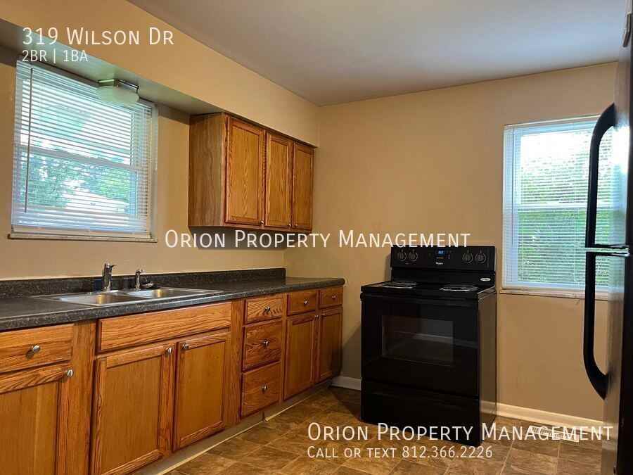319 Wilson Dr - Photo 2 of 13