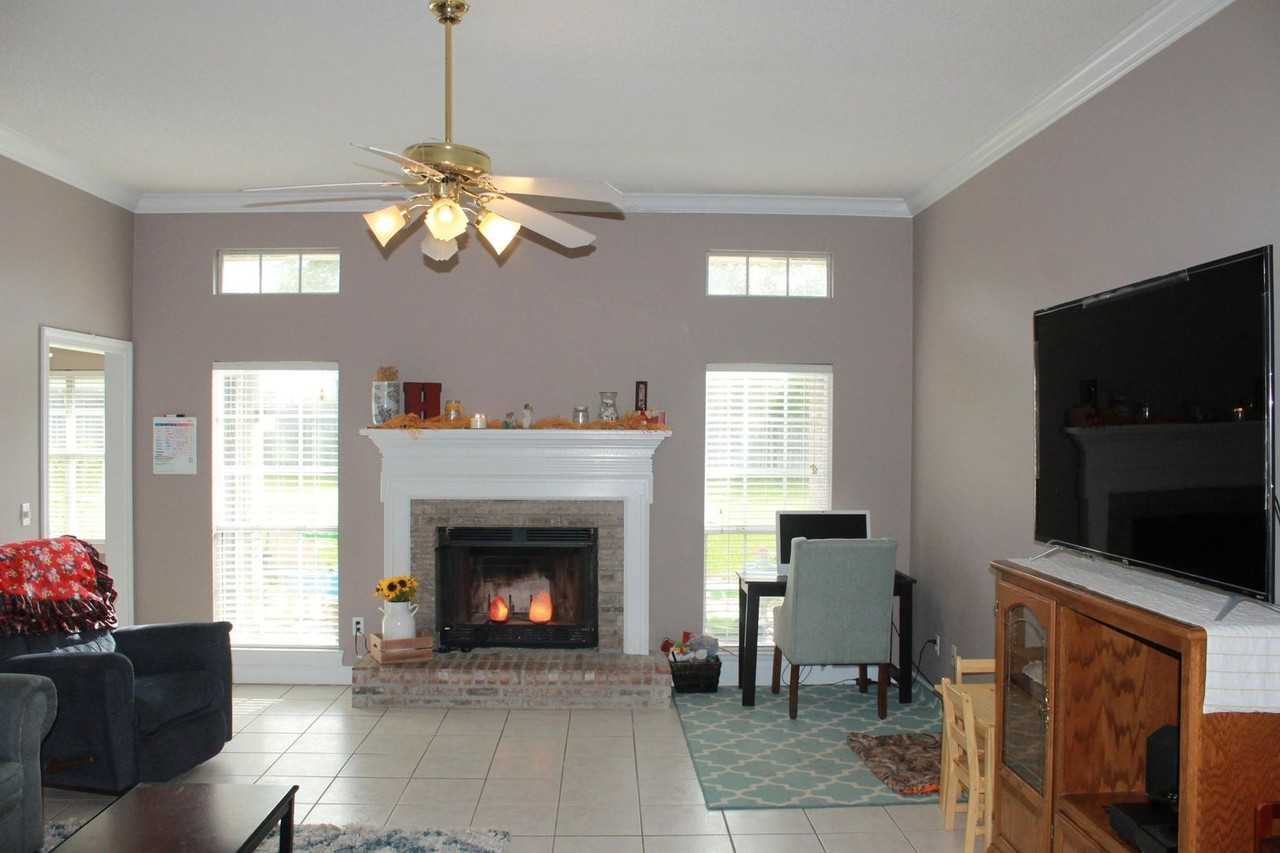 63 Norwich Cir - Photo 4 of 25