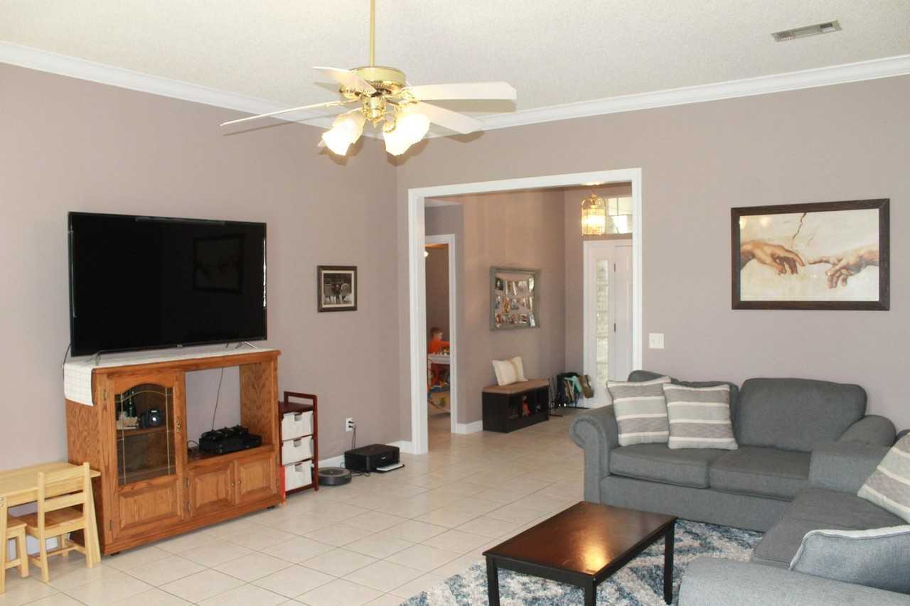 63 Norwich Cir - Photo 6 of 25