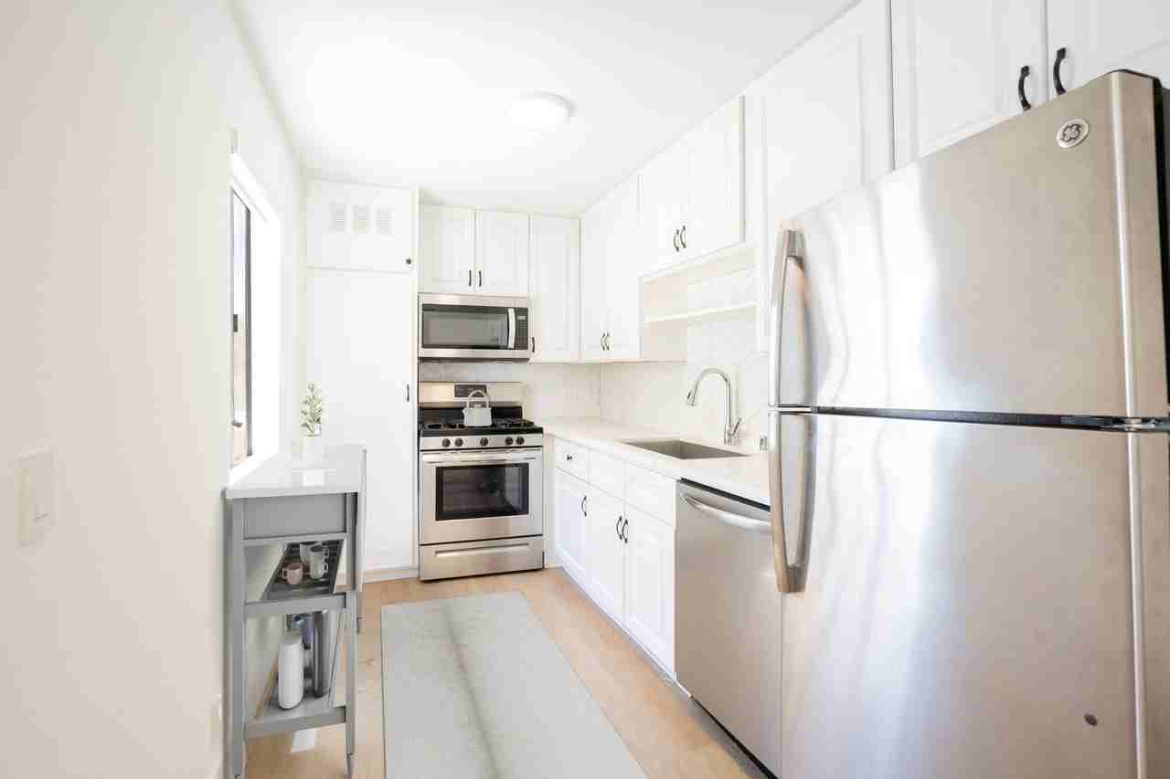 5716 Lexington Ave - Photo 3 of 8