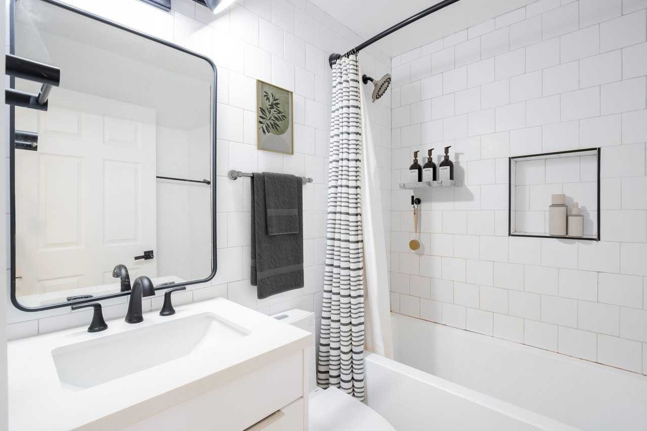 5716 Lexington Ave - Photo 5 of 8