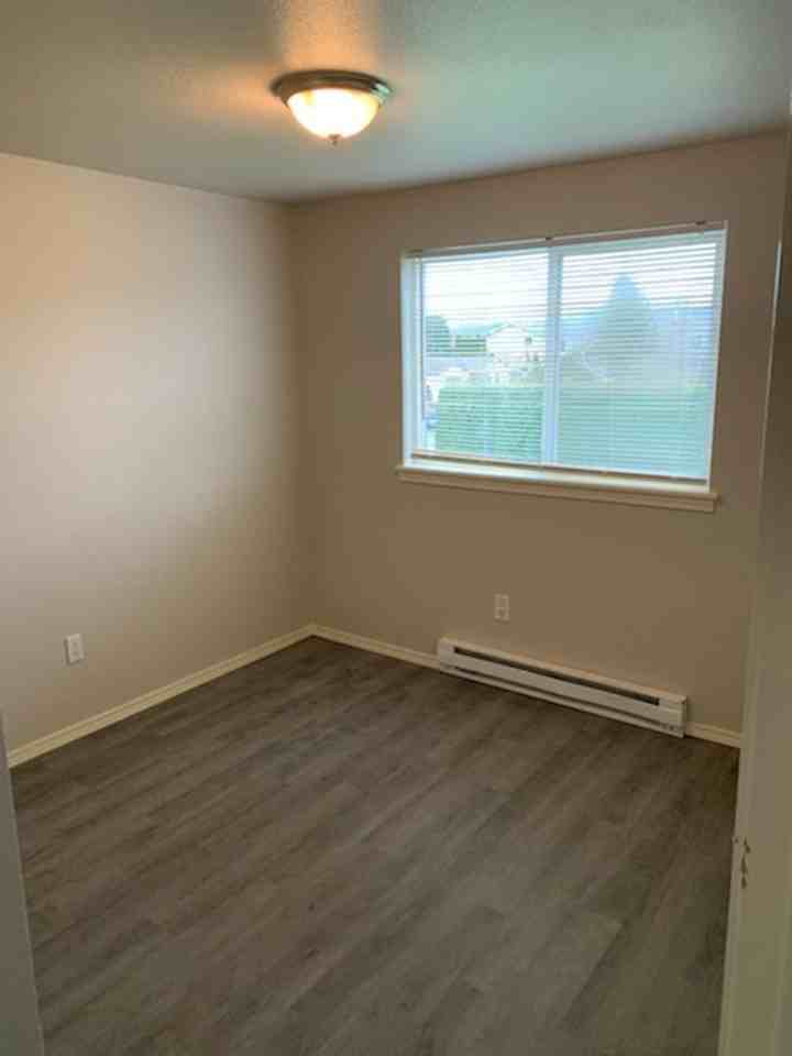 108 Baker Street Apartments - Photo 7 of 26